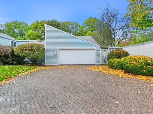 402 Harvest Commons #402, Westport, CT 06880