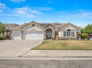 860 E Redwood Cir, Hanford, CA 93230