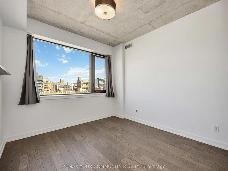 400 Wellington St W #1003 — Photo 24