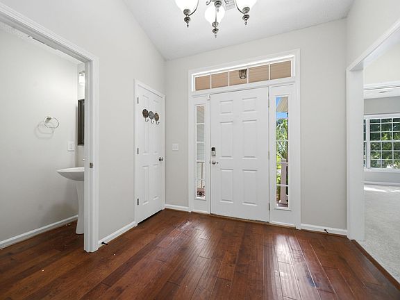 3rd image of 300 Cabin Dr