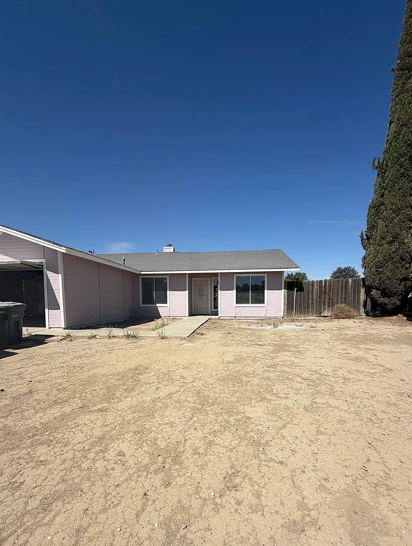 4 Bedroom Home in Avenal, CA! — Photo 1