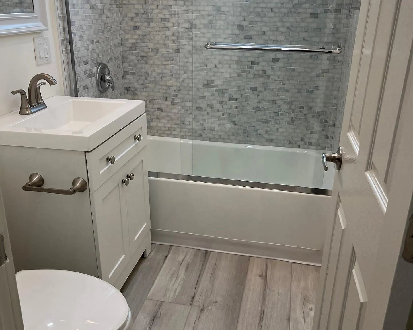 2 bed, 897 sqft, $3,195 — Photo 4
