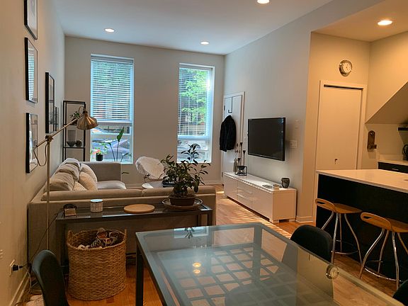 3rd image of 1045 N Marshfield Ave #1F