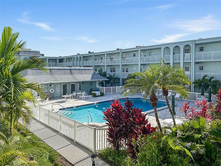 1706 Belleair Forest Dr #252 — Photo 9