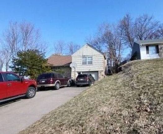 4th image of 1689 Beechwood Ave