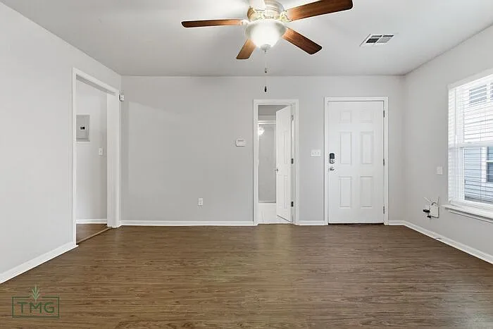 2516 E 6th St #2 — Photo 5