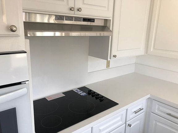 2nd image of 1699 Ontario Dr #11
