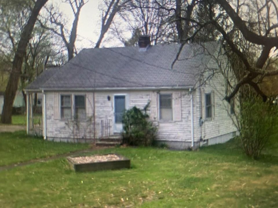 2nd image of 230 Pearl St