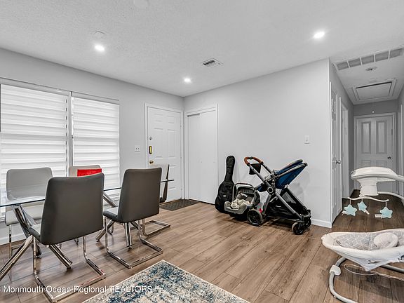 4th image of 100 Stratford Place #1000