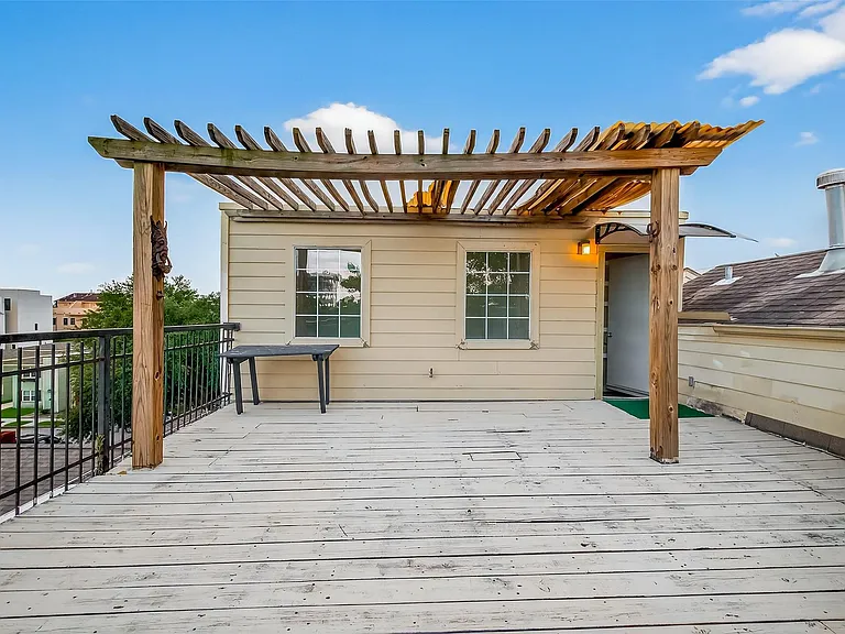 1015 Stanford St — Photo 49