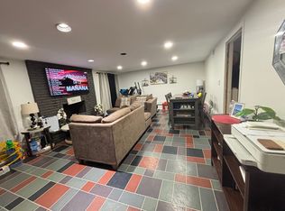 27 Deer Ln #1, Hicksville, NY 11801