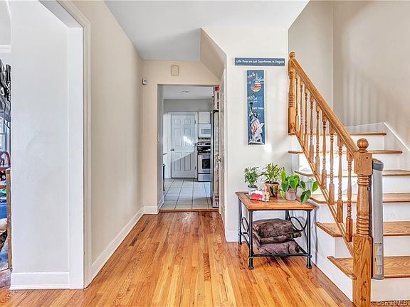3rd image of 308 Amsterdam Ave