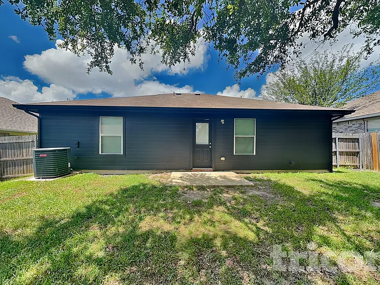 1320 Cleardale Dr — Photo 15