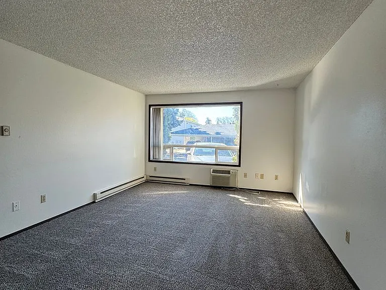 1204 N B St — Photo 19
