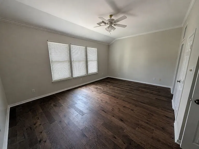 1405 Rosalie St — Photo 12