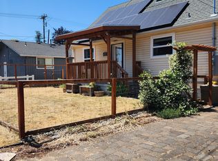 207 N James St, Silverton, OR 97381