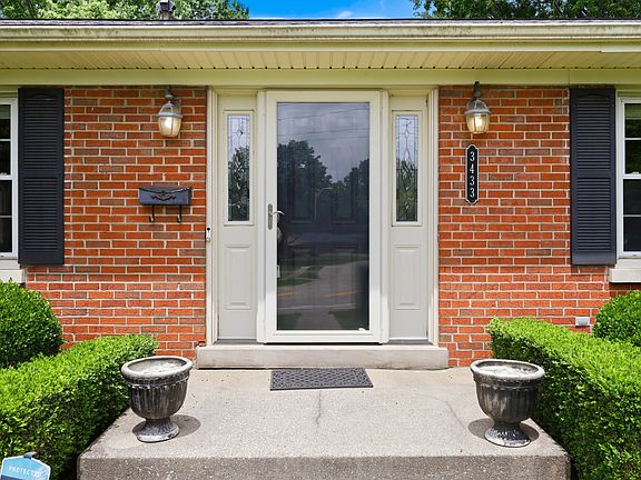3rd image of 3433 Lansdowne Dr