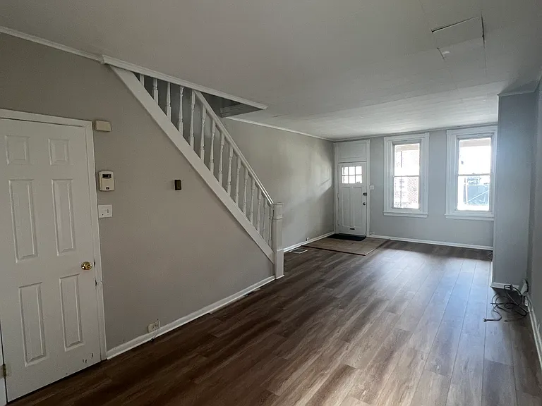 2062 Bridge St — Photo 5