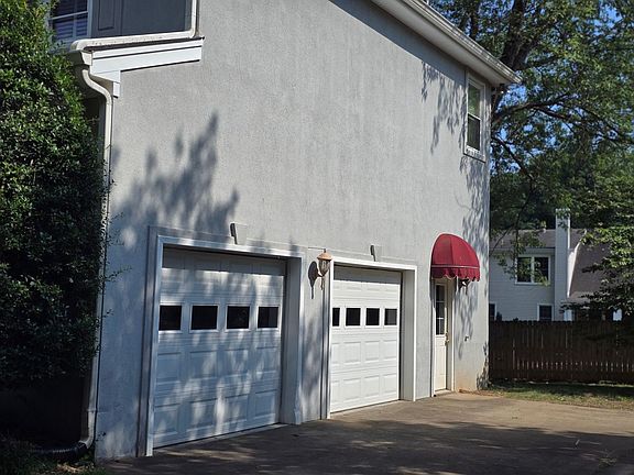 4th image of 2710 Runnymeade Dr