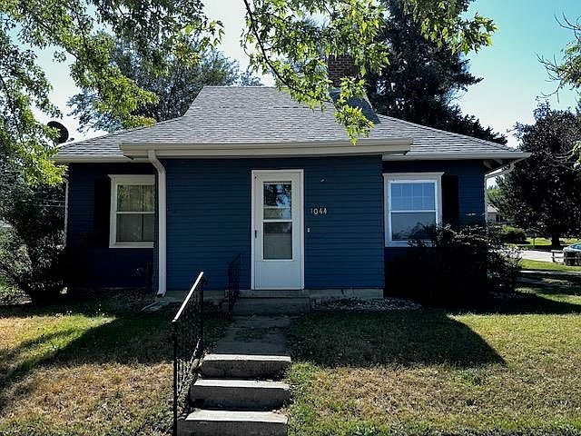 1st image of 1044 S G St
