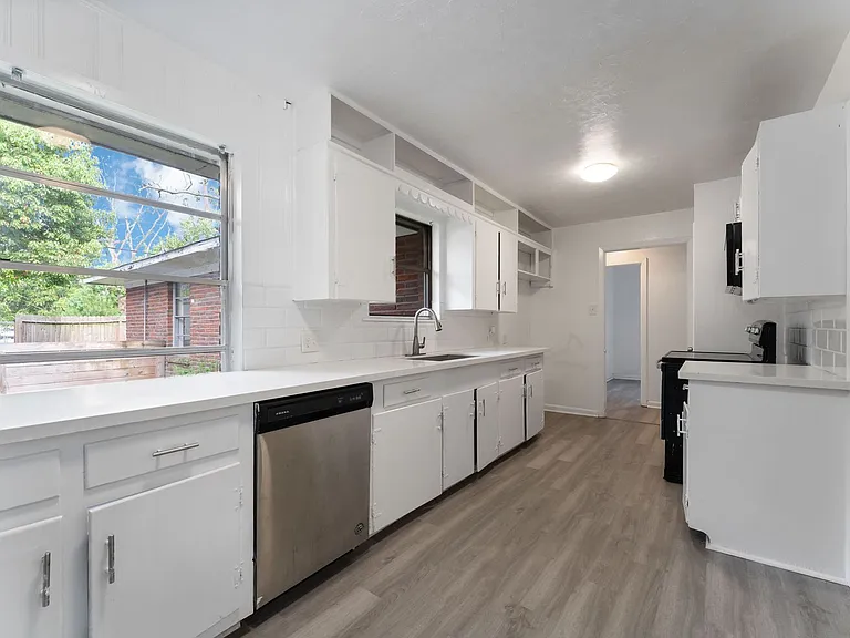 803 S 4th St — Photo 11