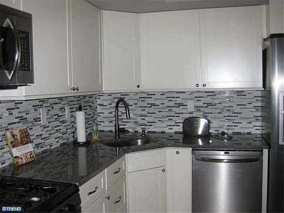 4th image of 204 Fountain Farm Ln