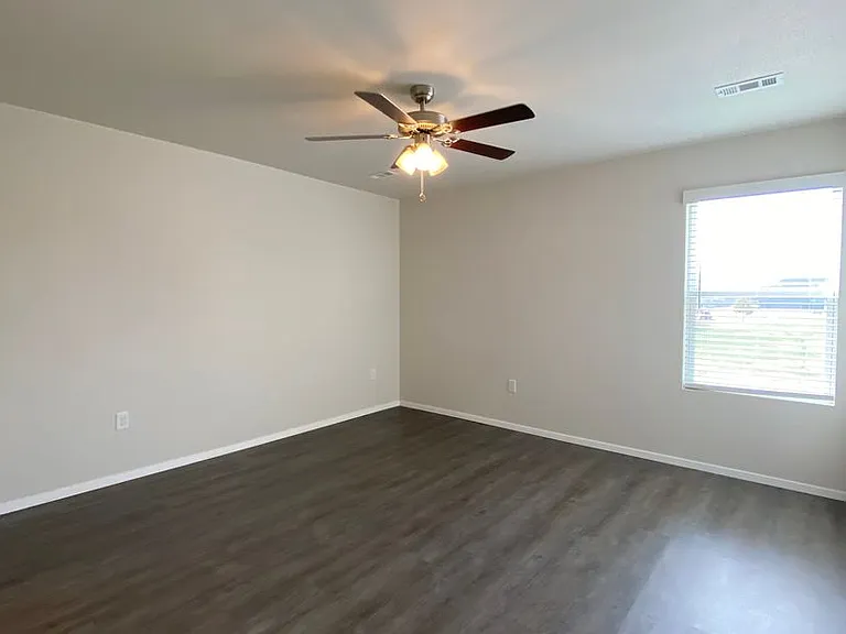 504B W Christopher Dr — Photo 12