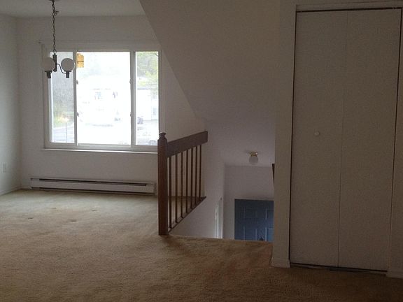 5th image of 16 Candlewood Dr
