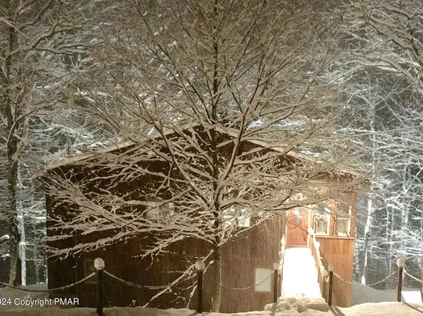 1076 Porter Dr, Bushkill, PA 18324