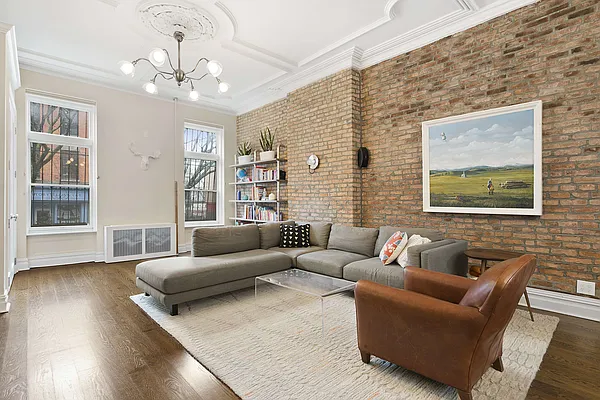 Sold by Compass | media 21