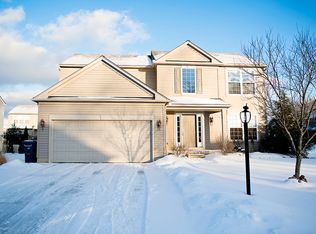 9677 Sunray Dr, Olmsted Falls, OH 44138