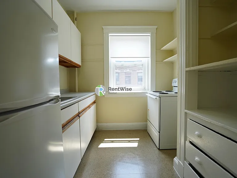 242 Kelton St #8 — Photo 8