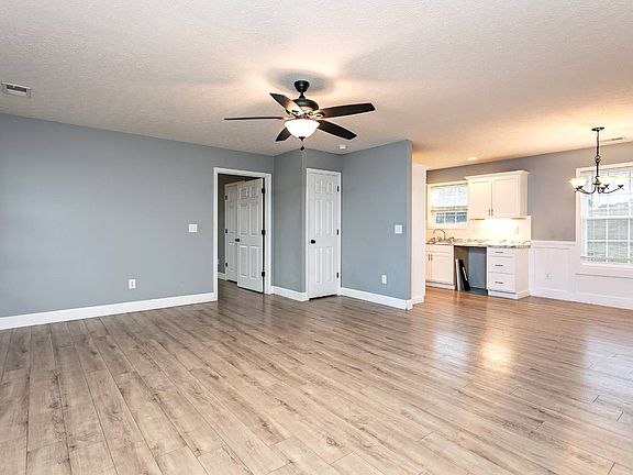 2nd image of 150 Beechwood St