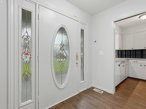 4th image of 1250 SE 36th Ave