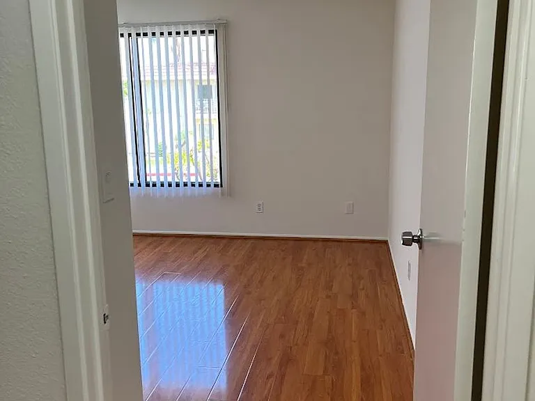 111 S Acacia Ave — Photo 24
