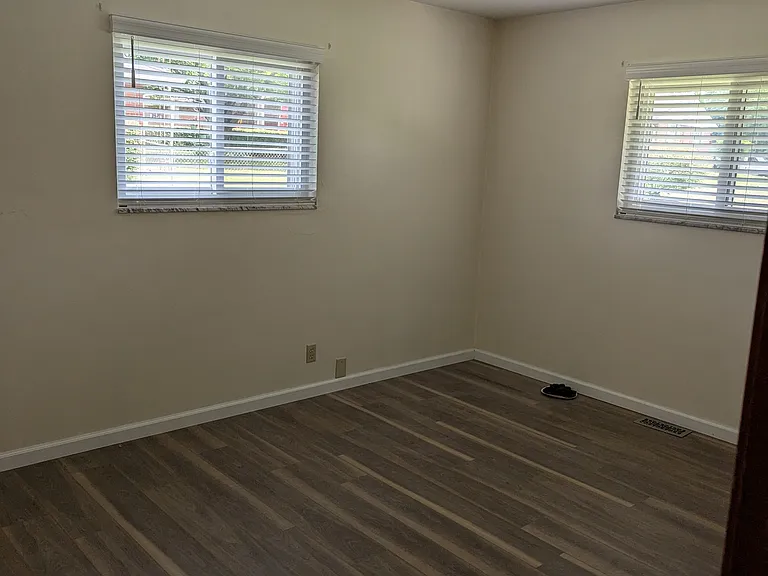 623 Crestview Dr — Photo 24