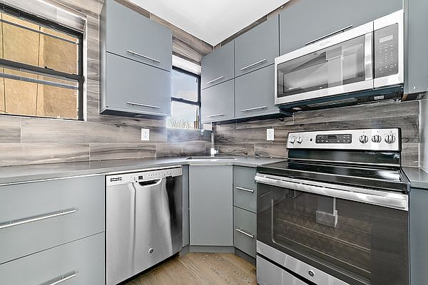 1st image of 215 E 117th St APT 27