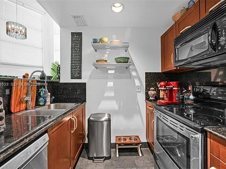 7728 Collins Ave #5 — Photo 14