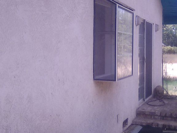 M/B 1 bath window, c/vac access