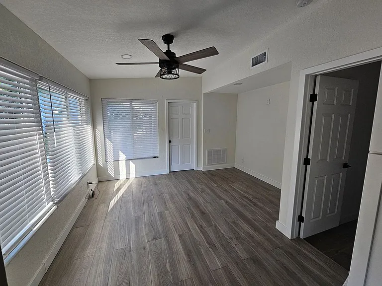 1375 Coral Way S — Photo 21