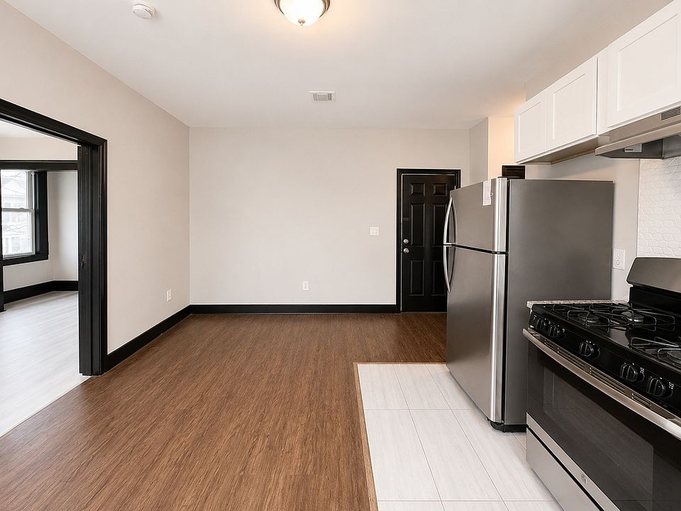 LIVING ROOM/KITCHEN
