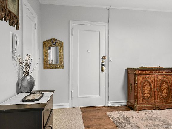 3rd image of 21 N Chatsworth Avenue #3C