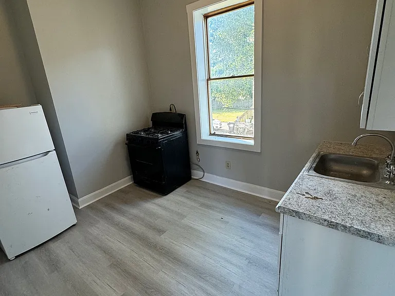 102 Union St #4 — Photo 5