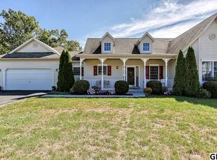 340 Lamp Post Ln, Etters, PA 17319