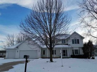 991 Northcreek Dr, Neenah, WI 54956