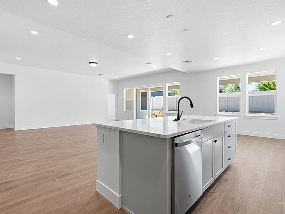 5th image of 5702 N Chestnut Hill Way
