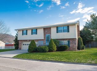 128 Rolling Acres, Winfield, WV 25213