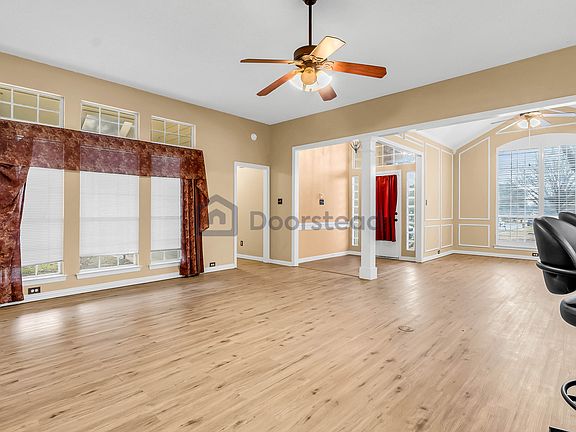 4th image of 1500 Land Dr