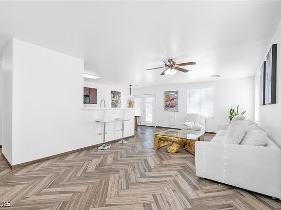 4th image of 610 Roberta Alecia Ave
