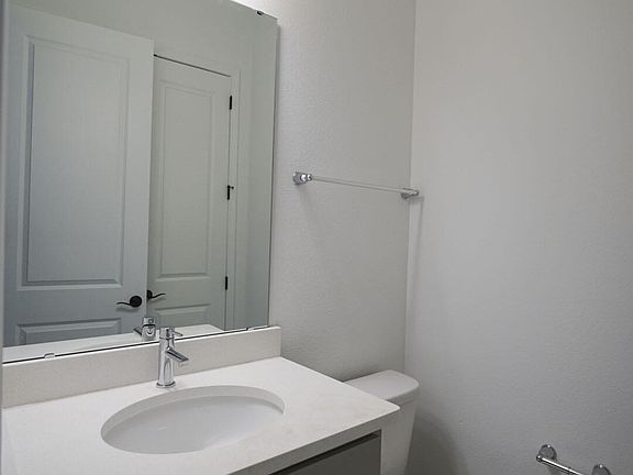 5th image of 12 SILVER GLEN Drive